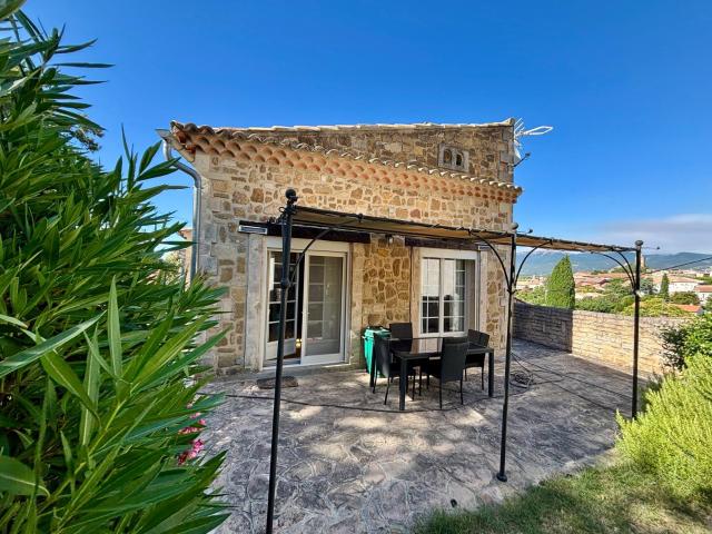 VALRÉAS MAISON AVEC GARAGE,JARDIN ET VUE