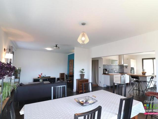 VALRÉAS 84 Maison familiale lumineuse de 173 m² avec 4 chambres au fort potentiel d'aménagement