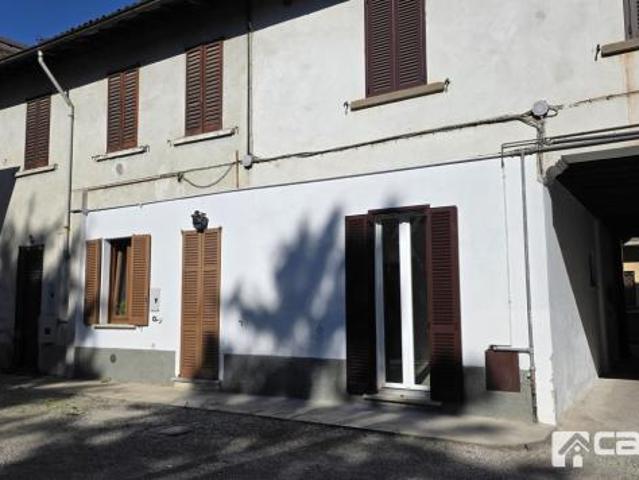 VAPRIO D'ADDA, 3 LOCALI IN CORTE Centro paese, in prossimit di tutti i primari servizi, proponiamo in vendita grazioso appartamento di tre locali re