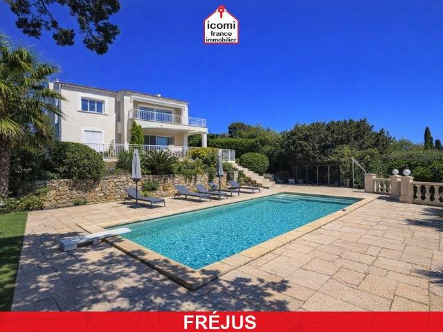 VAR Fréjus 83600 A VENDRE VILLA T8 DIVISEE EN UN T3 ET UN T4 TERRAIN 1100M² PISCINE CALME AUCUN VIS A VIS PICINE VUE MER COUP DE COEUR RARE