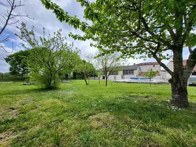 Varaize 17400 Achat / Vente maison 7 pièces t7 piscine parking