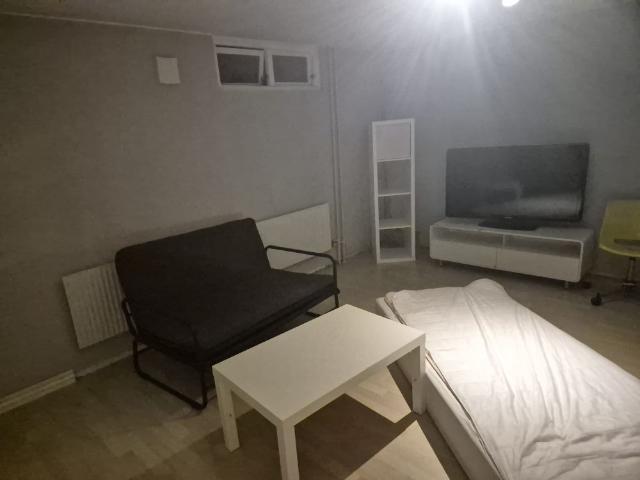 Värbyängen, Bara