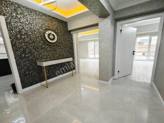 Varlık Mahallesi Kendine Ait Bahçeli İçi Full Yapılı 1+1 Daire