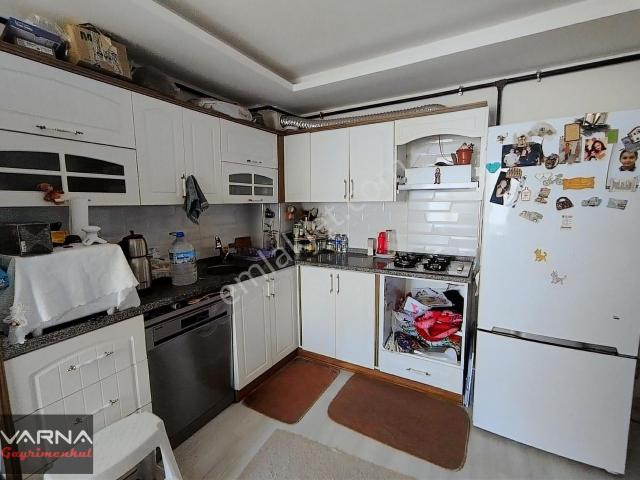 Varna'dan Menderes Cüneytbey Mahallesi Satılık 1+1 Daire