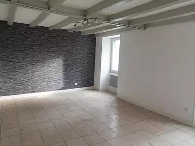 Vars 16330 Location maison 4 pièces t4