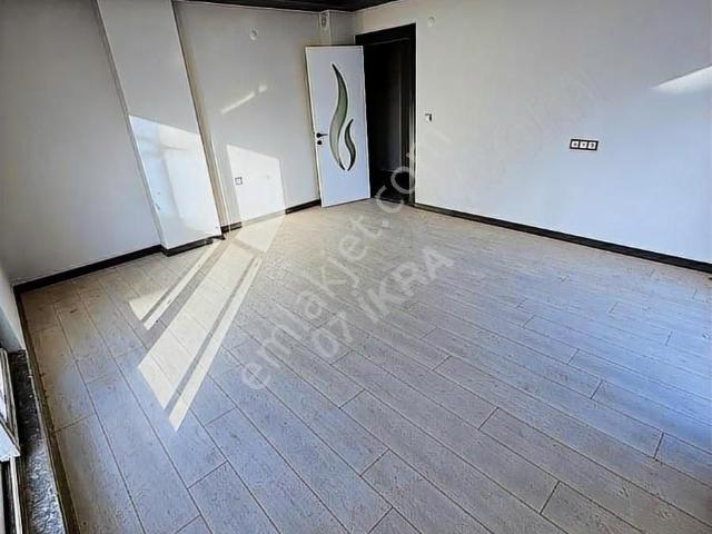 Varsak Karsiyakada Firsat 3+1 Havuzlu Sıfır Daire
