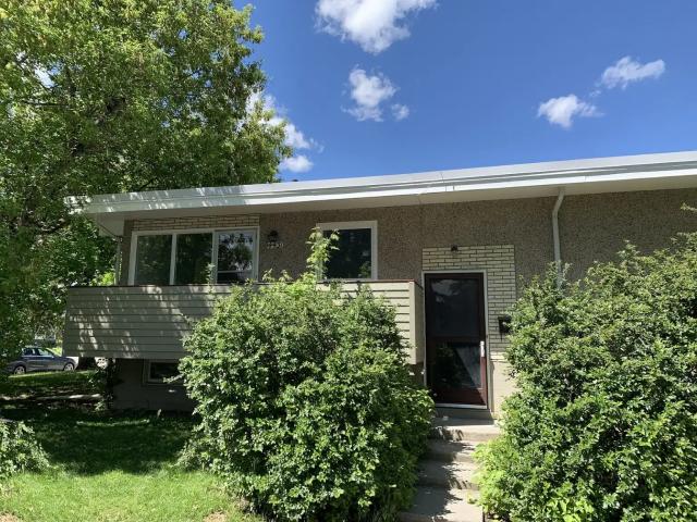 VARSITY ACRES NW CALGARY 4 BEDROOM DUPLEX FOR RENT