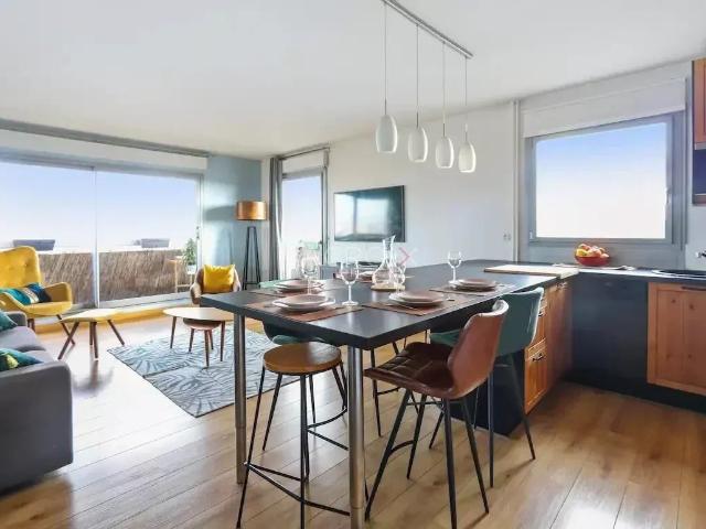 Vaste 3 pièces lumineux avec grand balcon, vue dégagée at au pie