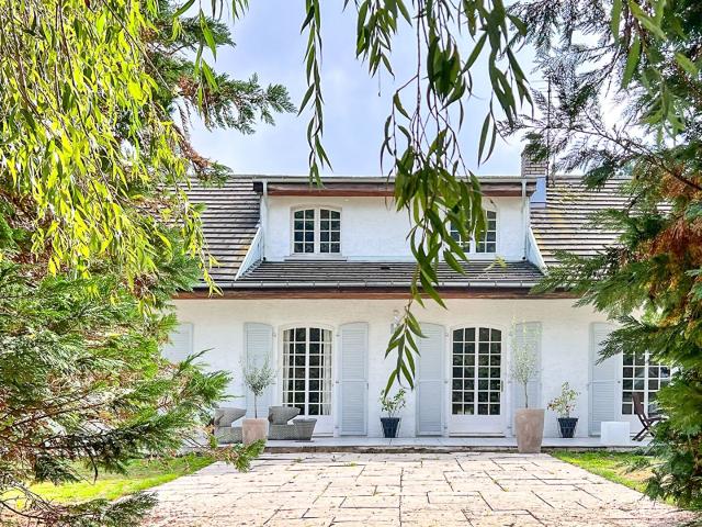 Vaste Villa à l'abri des regards. 331m² Montbéliard
