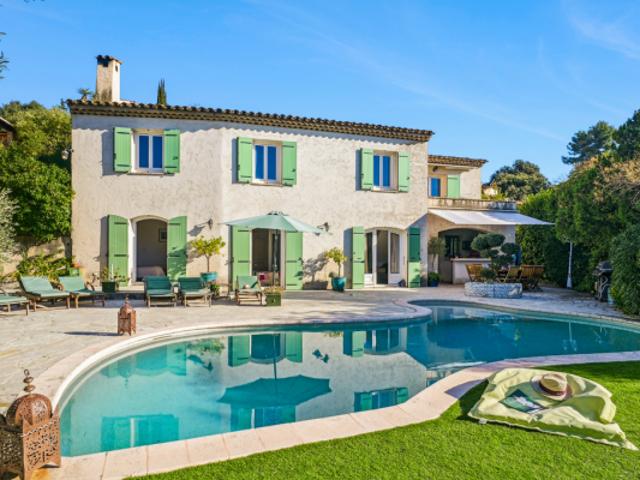 Vaste villa d'architecte meublée au calme absolu