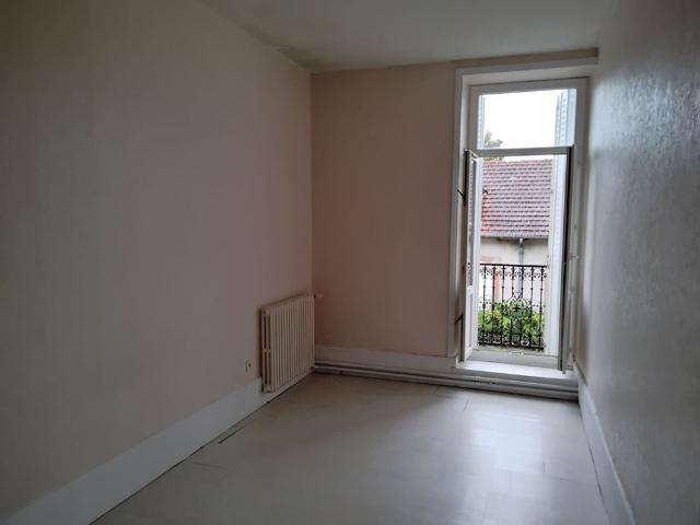 Vaste appartement 100 m² centre ville AUTUN