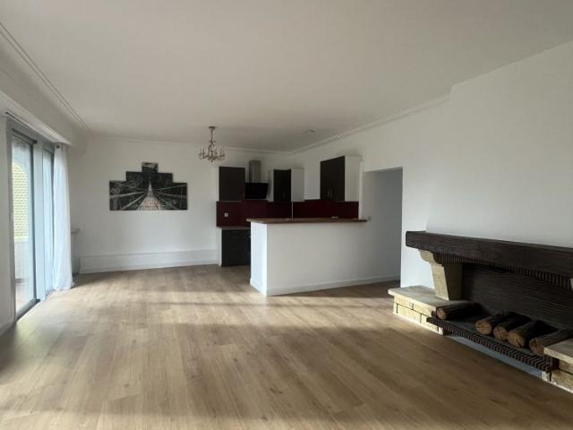 VASTE APPARTEMENT T3 entièrement rénové avec garage