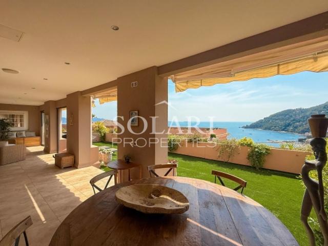 Vaste appartement avec vue sur mer à Théoule sur Mer