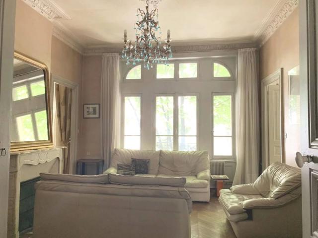 Vaste appartement bourgeois à fort potentiel