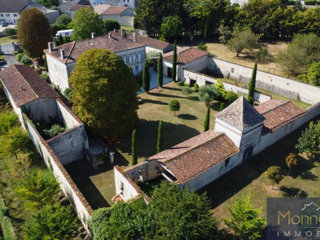 VASTE DEMEURE DE MAITRE