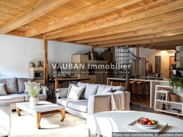 Vaste Duplex de type 4 avec balcon et stationnements à Saint