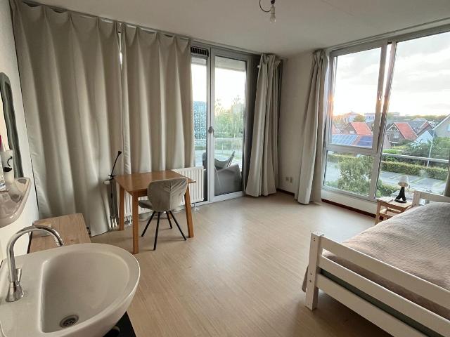 Vaste kamer beschikbaar!