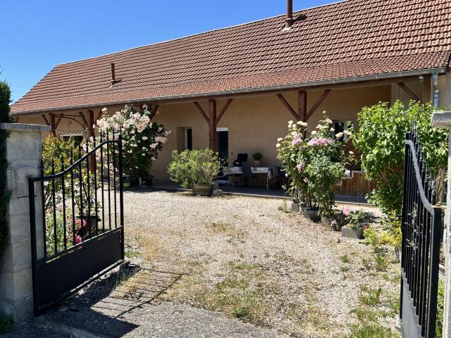 Vaste Longere Bel Environnement Calme 250m² Rancy
