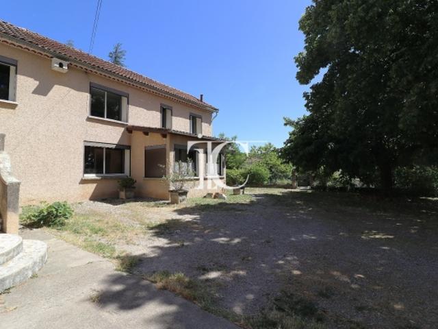 Vaste maison 208 m² habitables, 268 m² de dépendances sur 3457 m² de terrain
