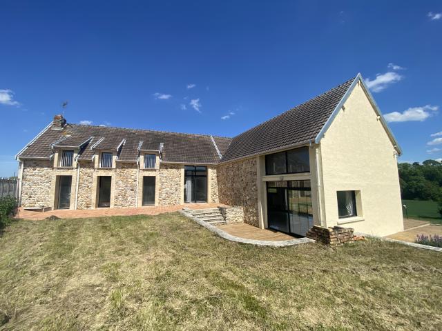 VASTE MAISON INDEPENDANTE AU COEUR DU VIGNOBLE
