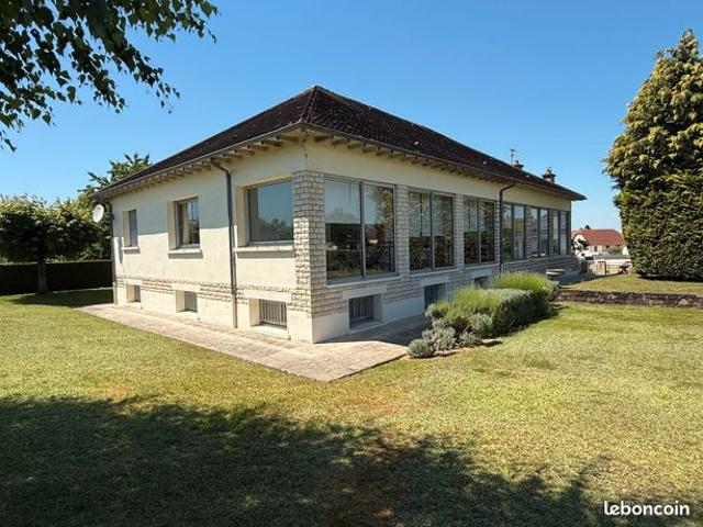 Vaste maison proche centre ville et commodites