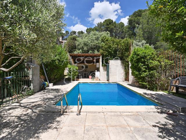 Vaste propriété à PEYPIN de 341m² 248m² loi carrez 9 pi