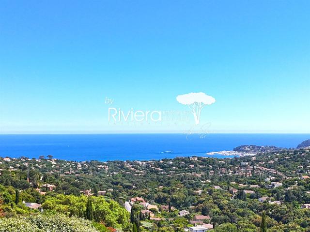 Vaste Propriété avec piscine et très belle vue mer 257m² Cavalaire sur Mer