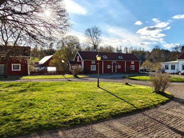 Västra flygeln, Tenhult