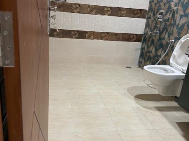 Vasant Kunj 4 Bedroom 2200 Sq. Ft. Apartment in Vasant Kunj Delhi Listing ID: #10134
