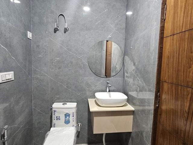 Vasant Kunj 5 Bedroom 500 Sq. Yd. Builder Floor in Vasant Kunj Delhi Listing ID: #10128