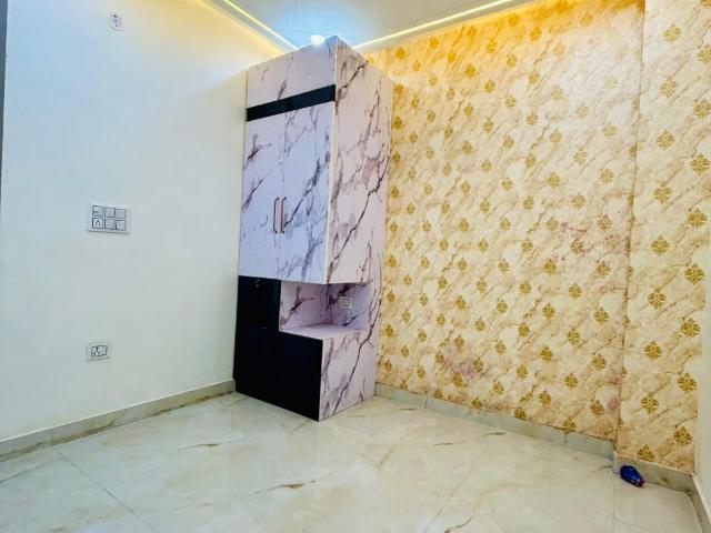 Vasant Vihar, Corner 4 Bedroom 600 Sq. Yd. Apartment in Vasant Vihar Delhi Listing ID: #9864