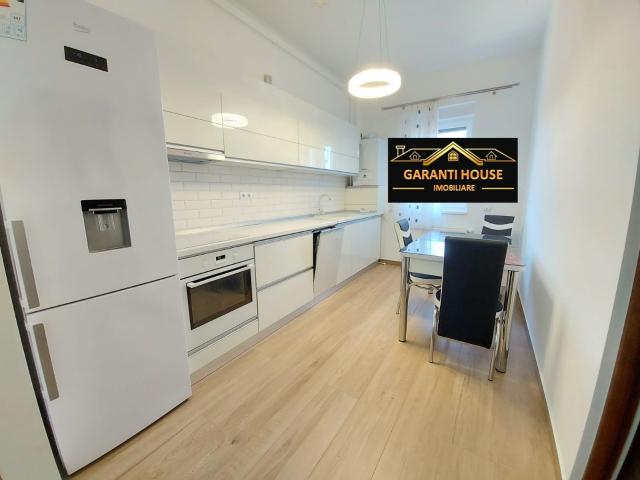 Vasile Lucaciu, apartament cu 2 camere, decomandat, parcare, 300€/Luna