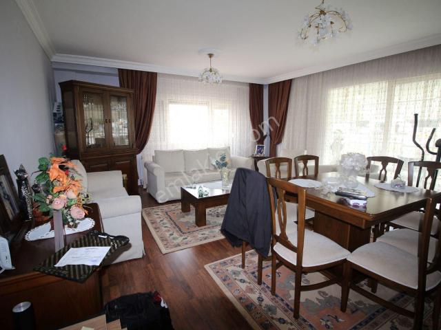 Vatan Mahallesi'nde, Bankacılar Sitesi'nde Satılık 3+1 Daire