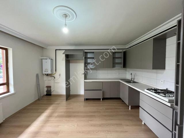 Vatan'dan Bağlarbaşı'da Giriş Katta 130 M2 Lüx Bina Lüx 3+1 Acil