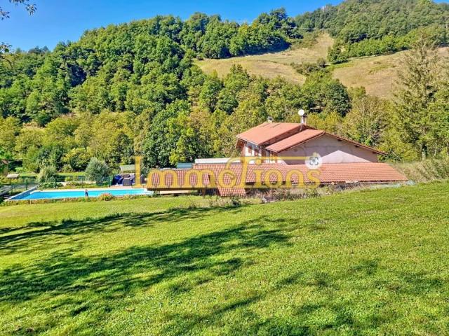 VATILIEU – PROPRIÉTÉ DE CARACTÈRE RÉNOVÉE – 230 m² – 1,5 HA DE PRAIRIE – PISCINE – ÉCURIE