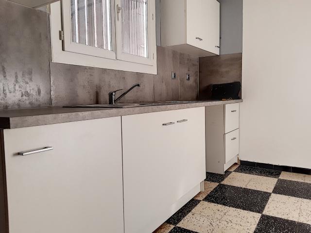 VAUVERT, APPARTEMENT RDC T2
