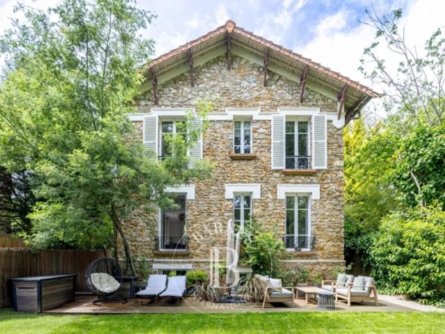 Vaucresson Plateau de Cazes limite Garches, ravissante meulière entièrement rénovée, 5 chambres