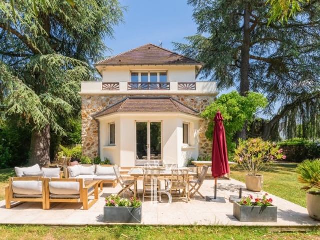 Vaucresson, Plateau Théry, maison familiale, 6 chambres sur parcelle de 1076 m²