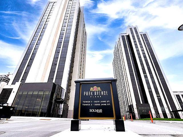 Vaughan Condo Large 1+1 Bedrooms 2 Washrooms Parking + Locker !