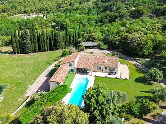 Vaugines 84160 Achat / Vente maison 7 pièces t7 piscine terrasse