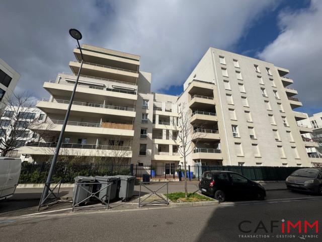 VAULX EN VELIN T4 80m² GARAGE TERRASSE