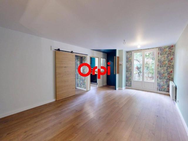 VAULX EN VELIN SUD, appartement T2 rez de jardin de 49m2 avec ga