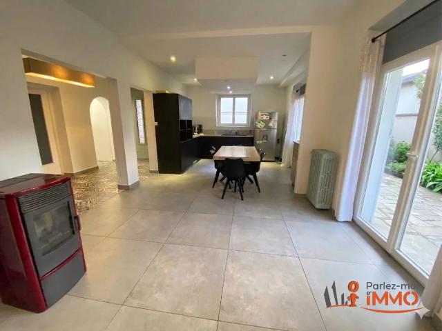 VAULX MILIEU – Charme des années 50 au coeur du village