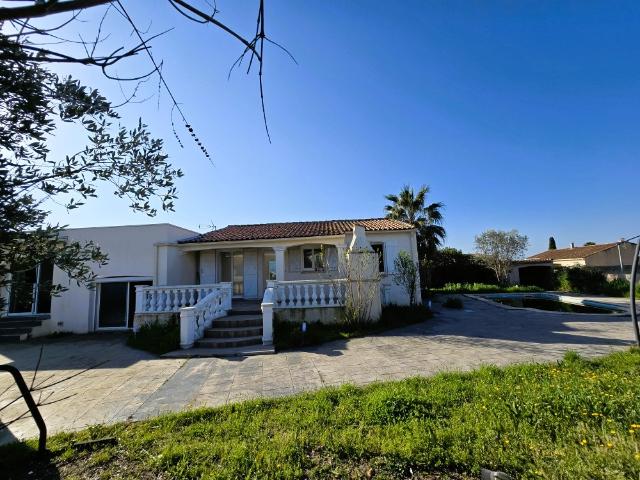 Vaunage Villa 121m2 700m2 terrain Piscine Garage