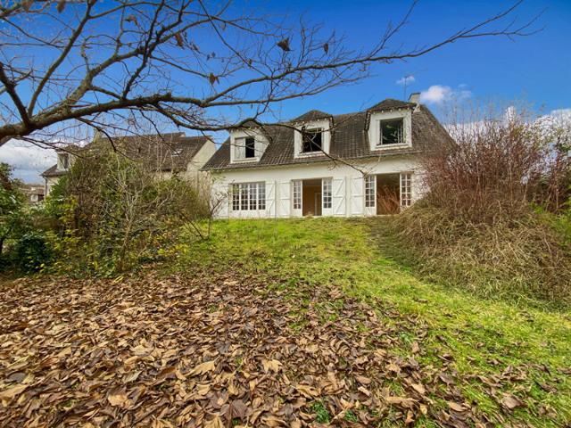 Vauréal Village: Belle Maison traditionnelle de 7 pièces avec terrain de 936 m2