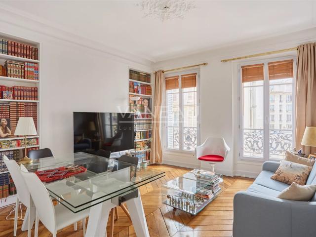 Vavin / Notre Dame des Champs Trois pièces en étage élevé 65m² Paris 6ème