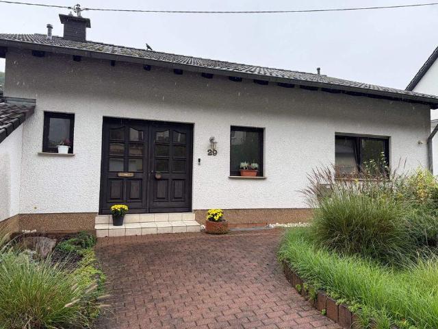 R E S E R V I E R T ! Freistehender Bungalow in ruhiger, bevorzugter, sonniger Lage in Merzig Stadt!