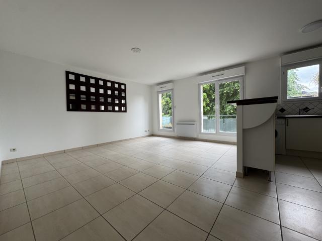 Vémars, 3 pièces de 61m² avec box en sous sol, balcon
