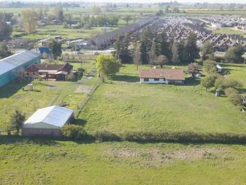 SE VENDE TERRENO Y CASA CERCANO A STRIP CENTER PARQUE URBANO
