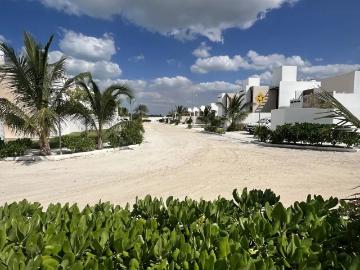 Venta terrenos sobre la carretera yucalpeten chelem, yucatan